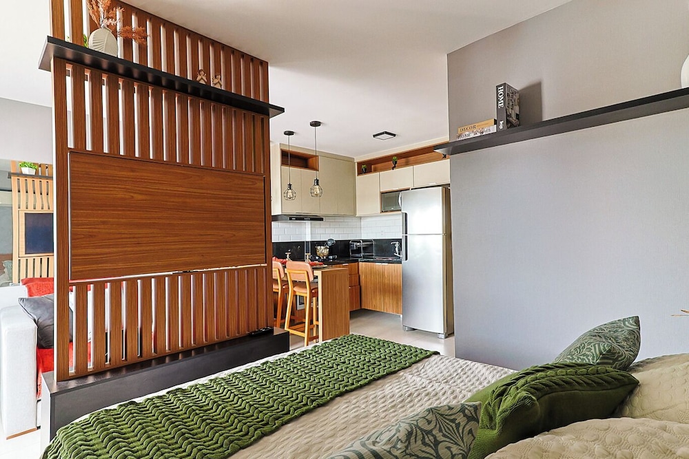 Studio Pet Friendly c Garagem e Varanda no Centro