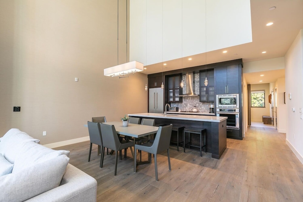 Crystal Bay Penthouse 301 3 Bedroom Condo