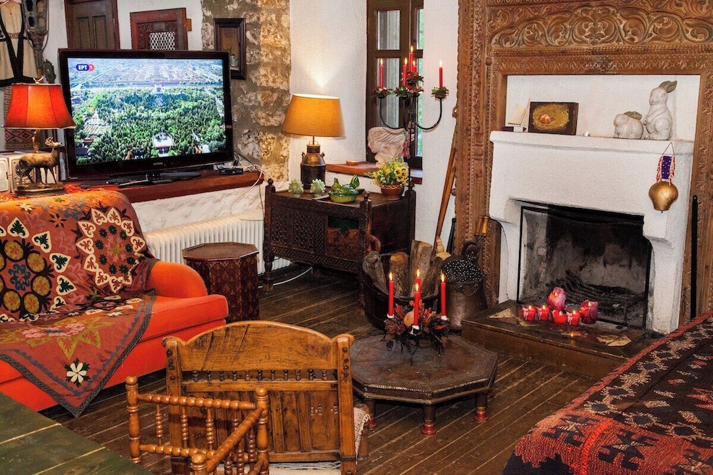 260m2 Unique Mountain House in Lilea Parnasos