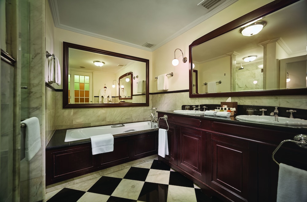 Eastern & Oriental Hotel 42