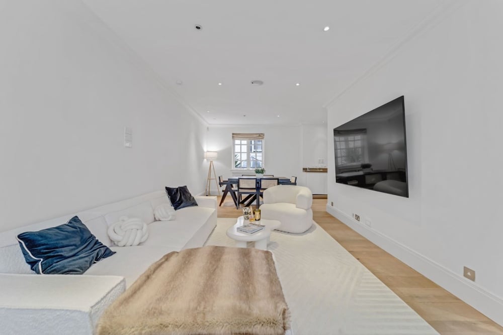 The Belgravia Place - Stunning Bright 2bdr Home