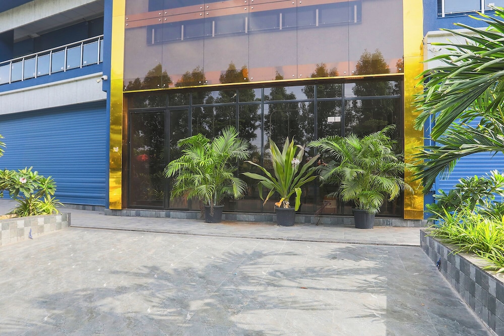 Fabhotel River View