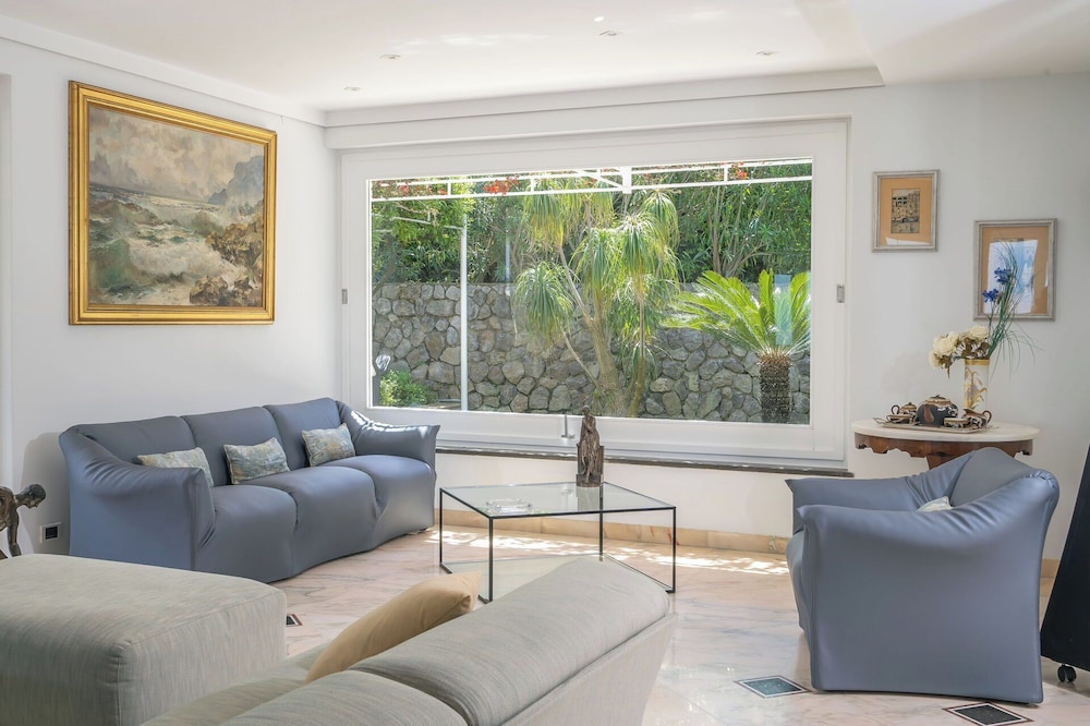 Luxury Levaina Villa, Sleeps 8 on the Amalfi Coast