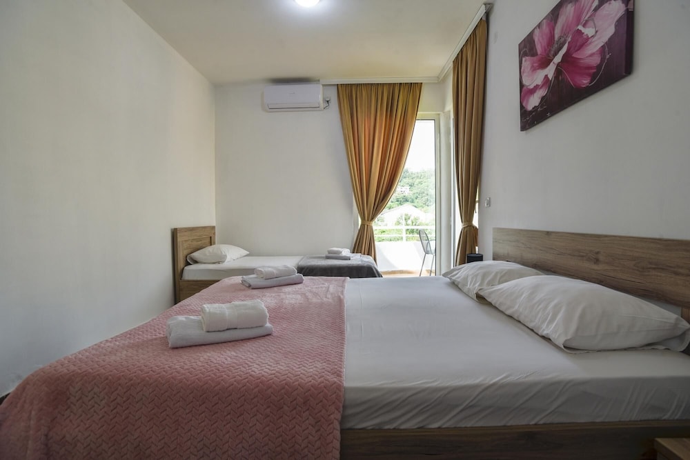 Flat w Garden Balcony 5 min to Beaches in Uljinc photo 5
