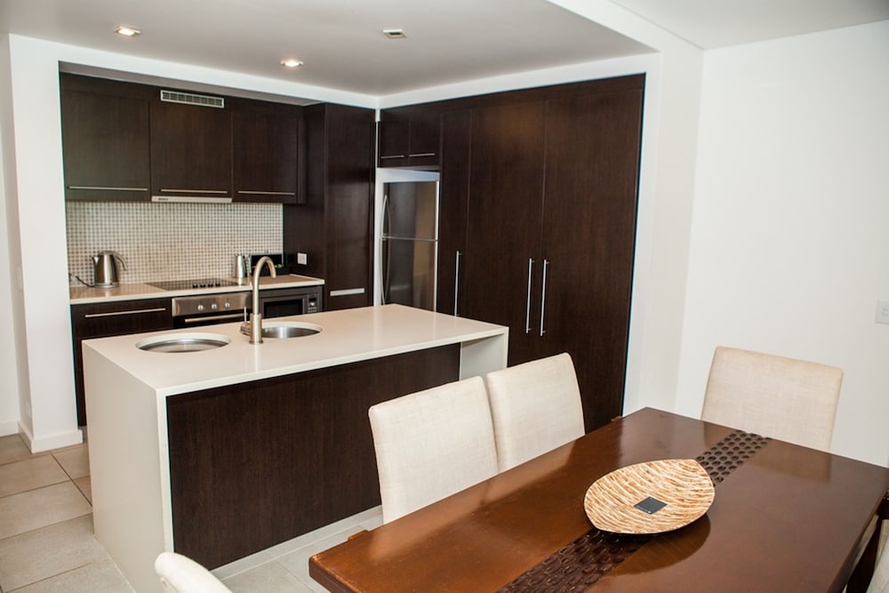 160 Luxury Swimout