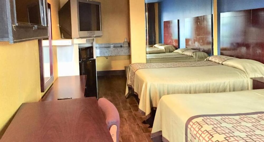 Hotel O Luxury Inn Channelview Baytown I-10 view 4