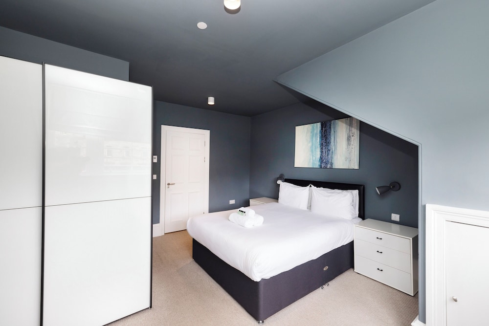 JOIVY Apartments - 5* Central Georgian Apartment (2 Bed) view 3