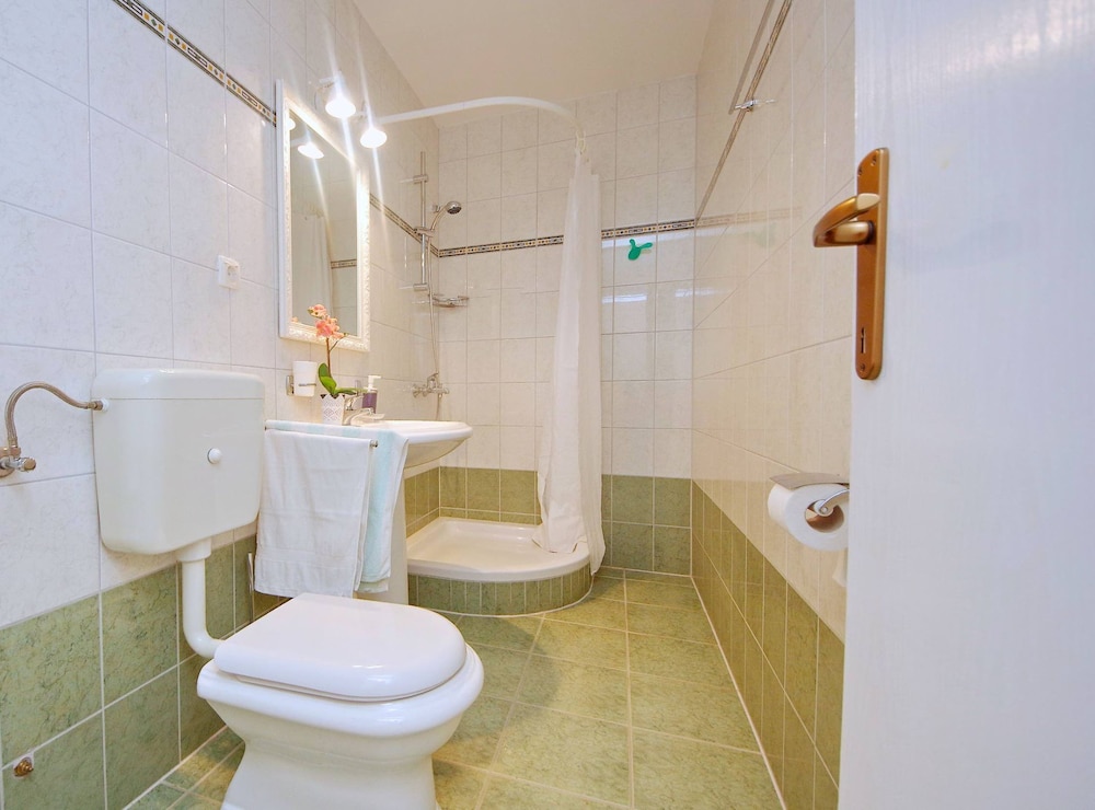 Seafront Apartments Deveron