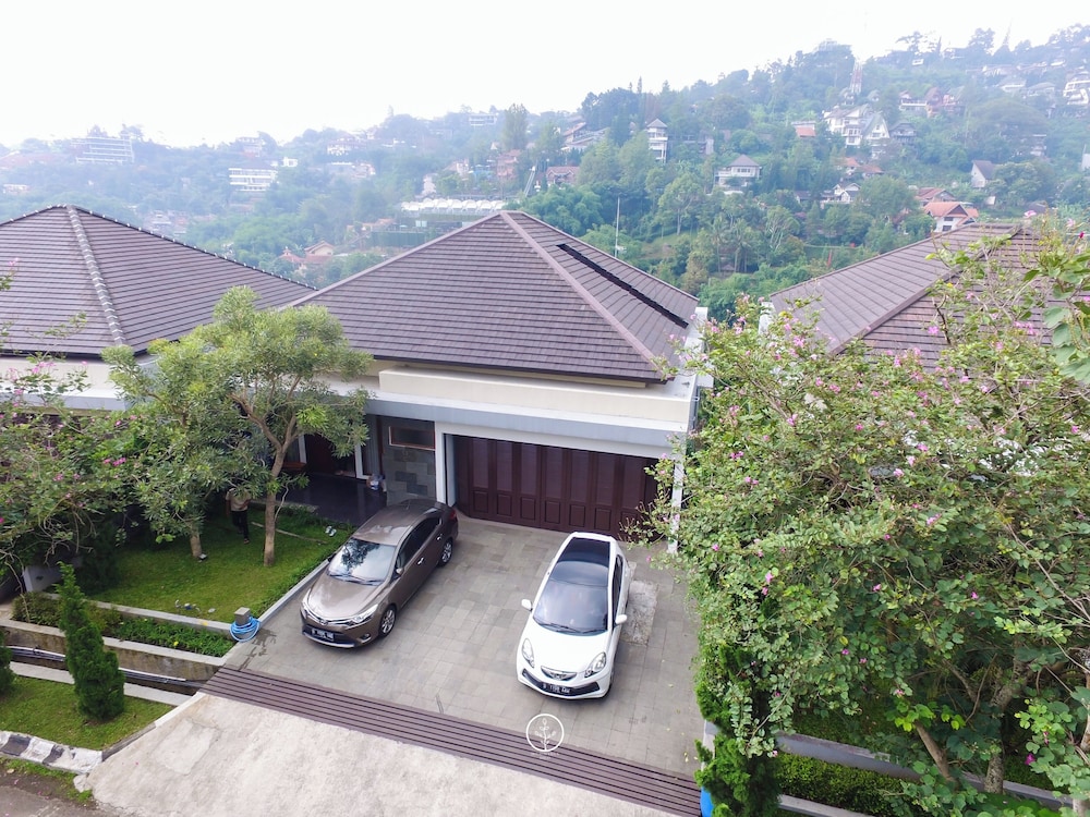 Magenta Hill View Villa 6 bedrooms with a private slide pool