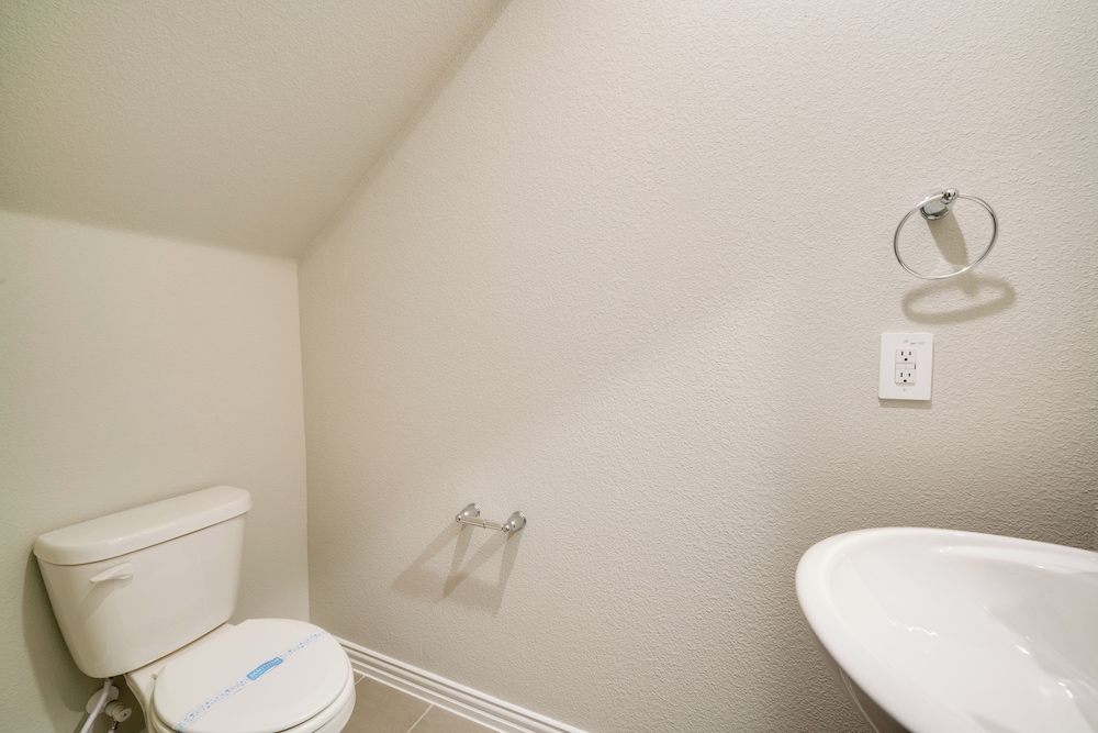 Pool Access: Modern Retreat in Lowry Crossing!