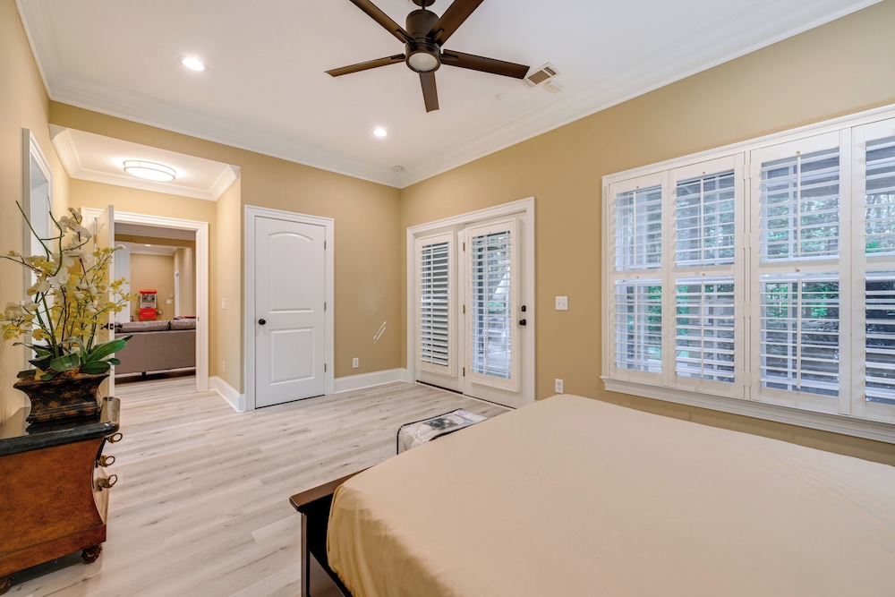 Hike & Explore! Luxe Retreat Near Lake Norman