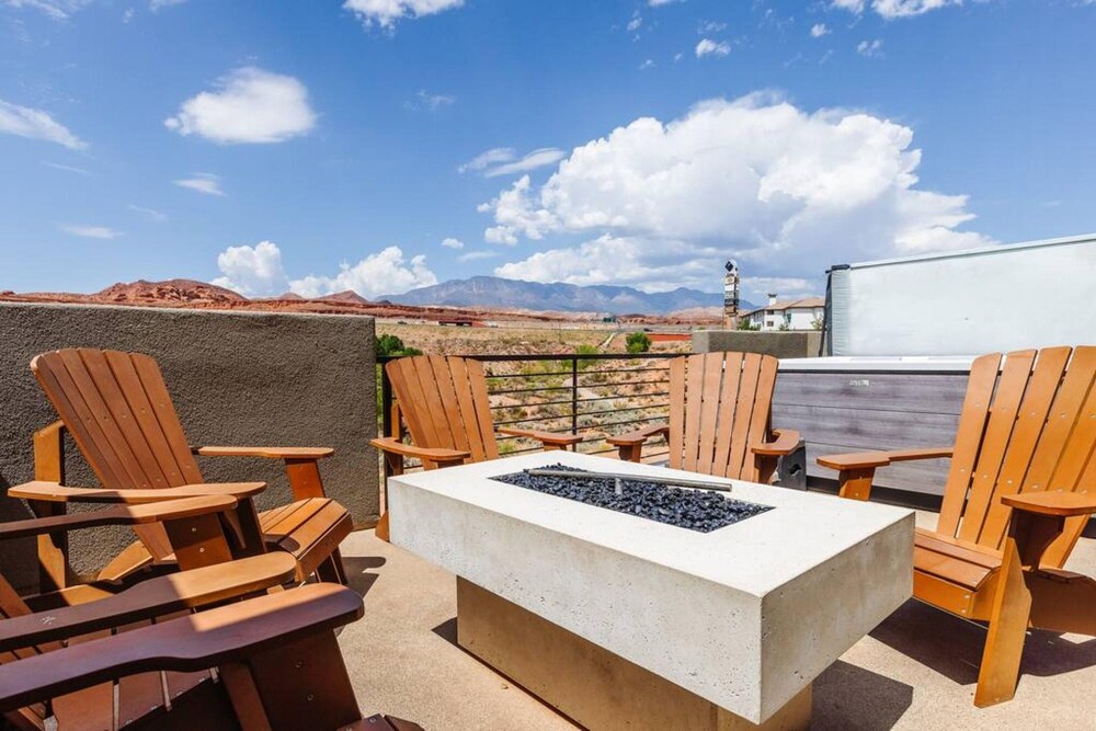 Coral Canyon 6BR 6 5BA Pool Privatehottub Fits23 view 3