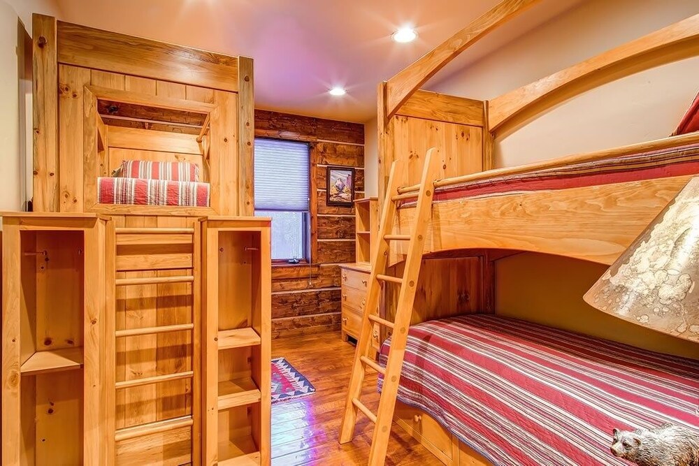 Bear Lodge 6 Bedroom Home by RedAwning