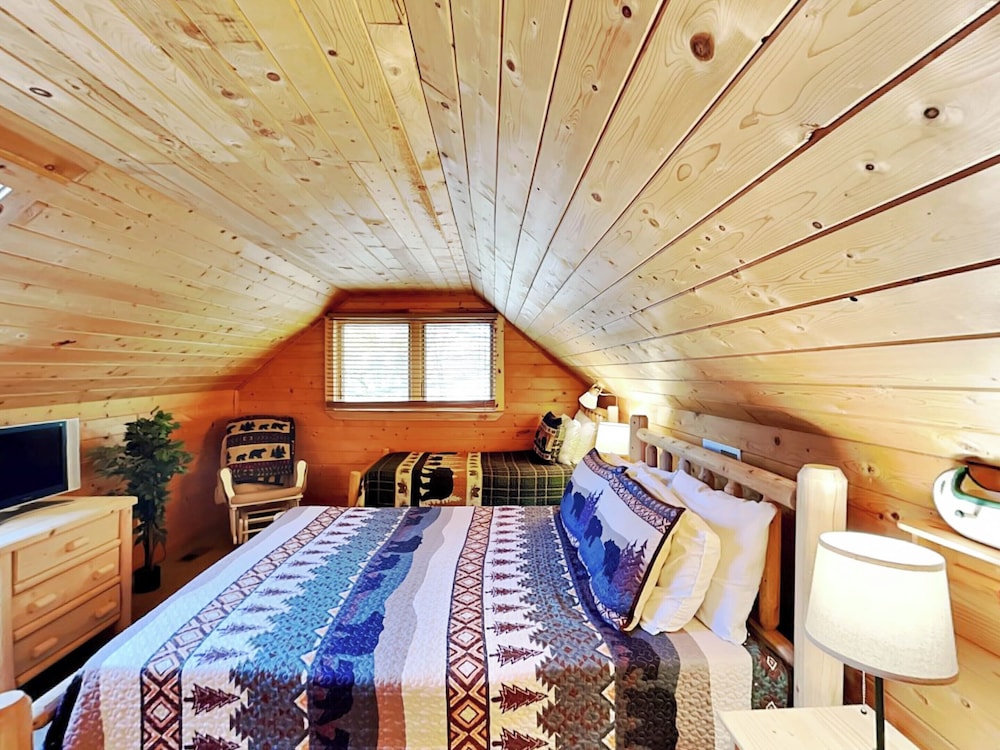 Cozy Cabin by Taylor Made Deep Creek