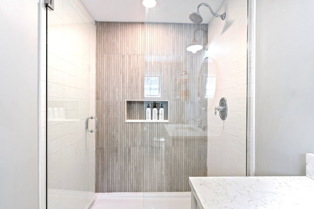 Beachwood Getaway Sleeps 10!