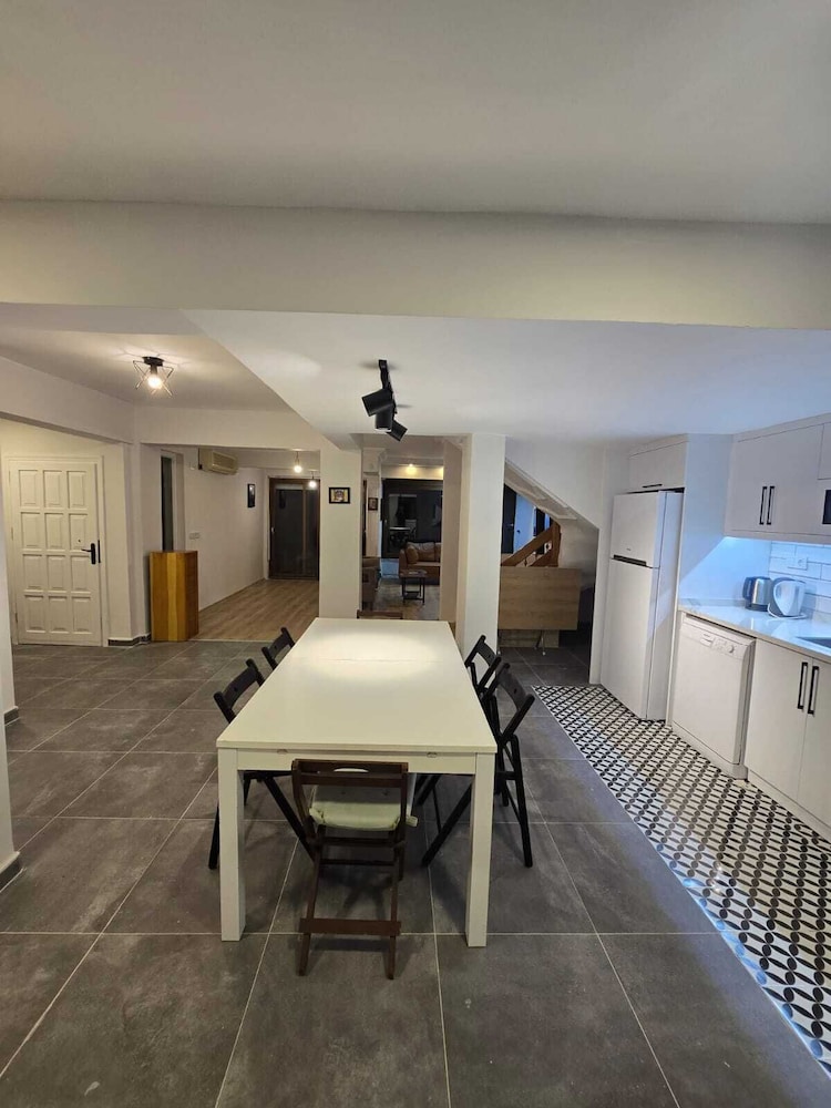 VILLA OLINDA 4 BED with huge garden
