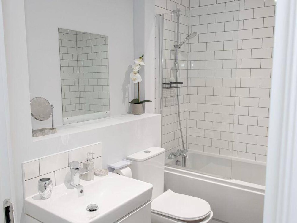 2br-sleeps4-citycentre-parking-rooftop