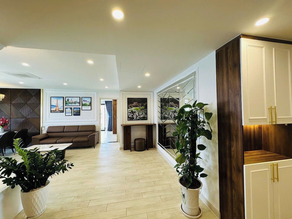 Gold Coast Balcony Serviced Apartment