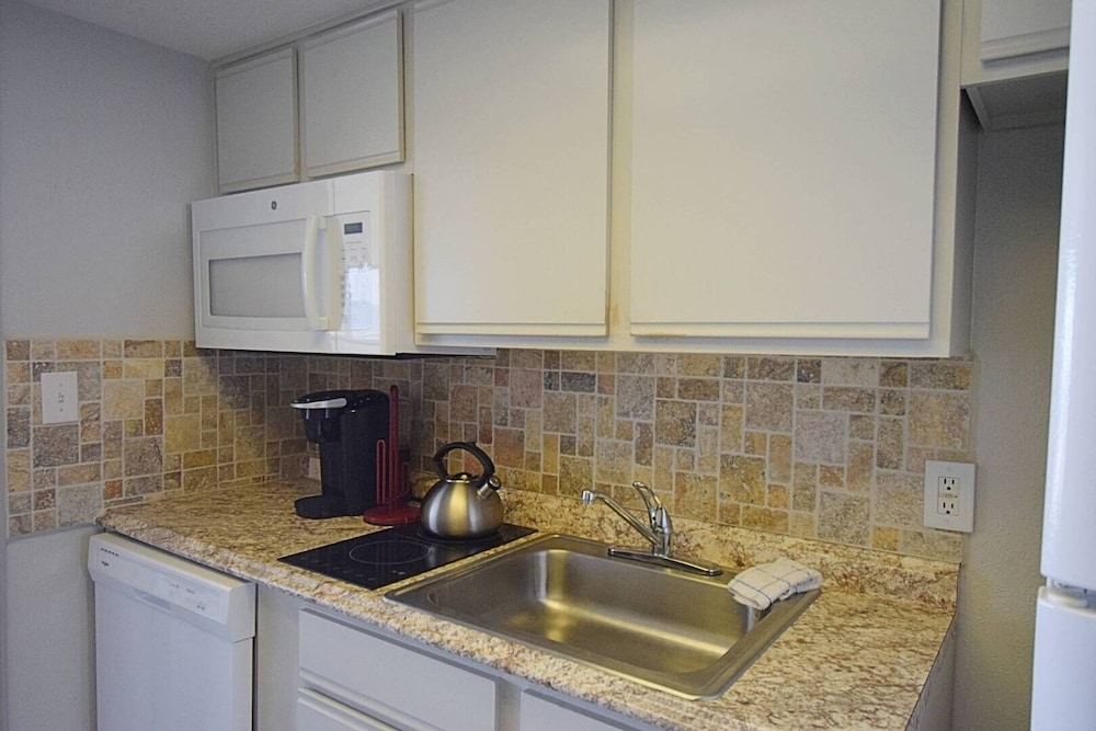 Conway Vacations - Baywatch Iii 638 1 Bedroom Condo by RedAwning - Property Image 3