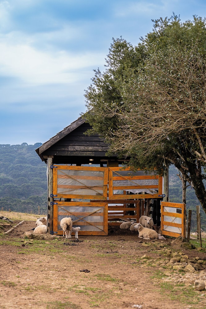 Celeiro Lake Village