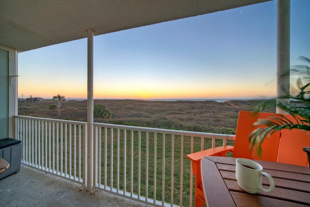 Beach Boardwalk, Gulf View, Pool, Tennis+pickleball Beach Please! by Avantstay view 5