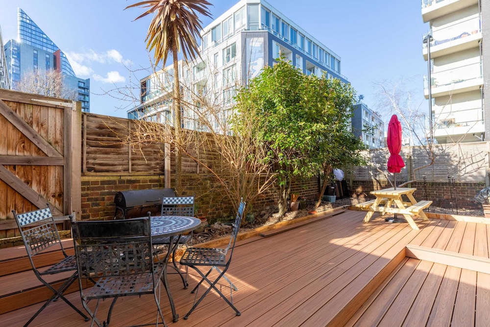 Serene 2BD Flat W/private Patio Old Street!