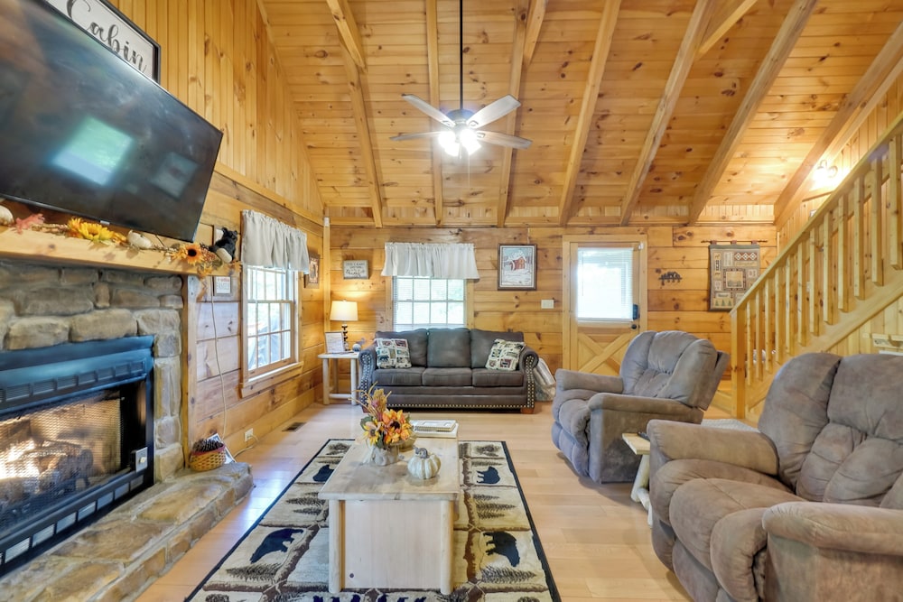 Hot Tub & Deck! 'bear Hugs Cabin' Near Gatlinburg