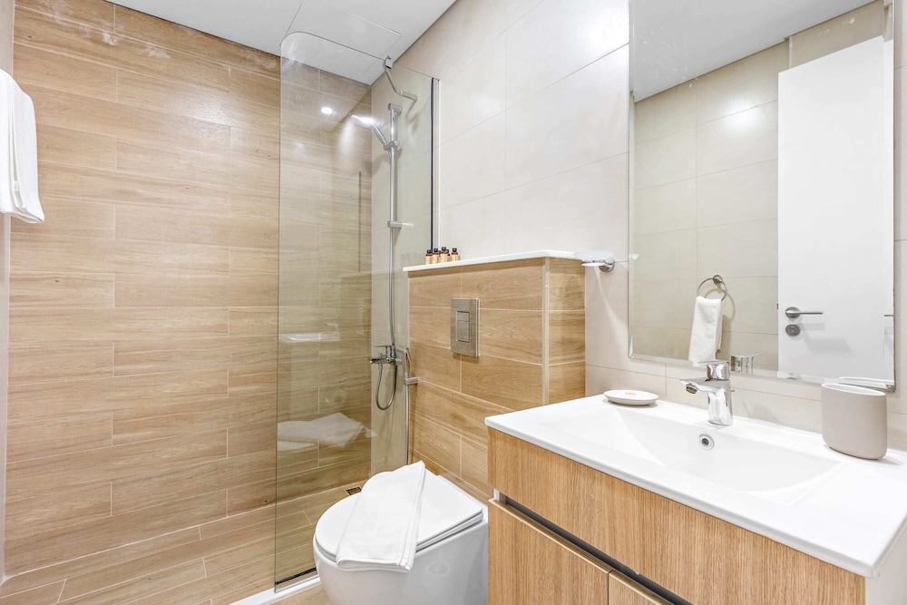 Abu Dhabi Vacations - Silkhaus Oasis Towers - Masdar City - Property Image 7