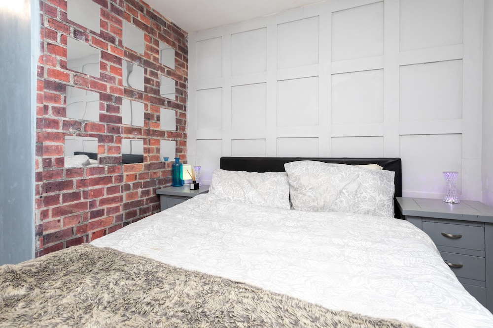 Charming 1-bed Studio Annex,parking,kitchen,wifi