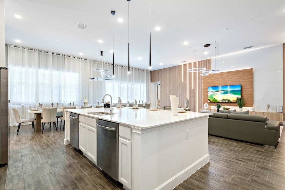 Themed Kids' Rooms, Pool & Game Loft Near Disney