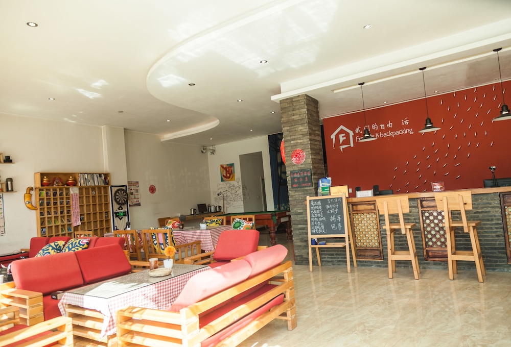 ShangriLa Free Life Youth Hostel view 3