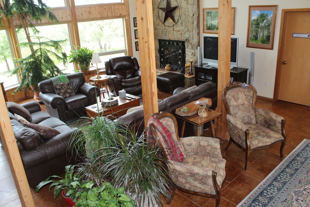 Prow'd House Bed & Breakfast