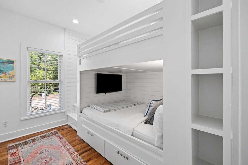 Across From the Pool & 3 Minutes to Deeded Beach in Old Seacrest: Sleeps 12 view 4