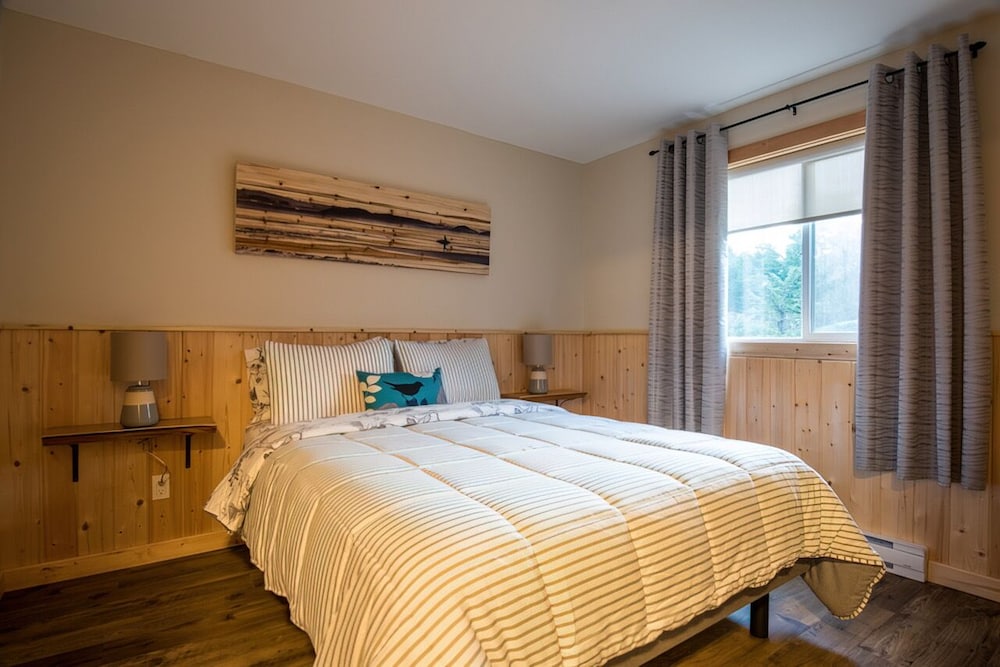 Cabins West - Image 2