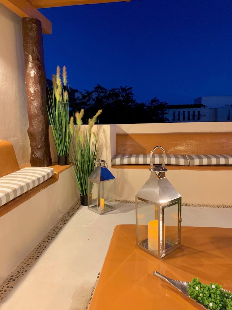 Sleeps 4-6-amazing 2 Bedroom Ph With Bbq & Jacuzzi