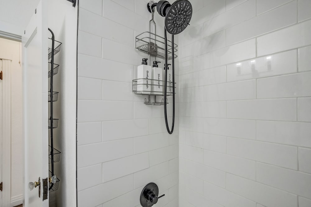 1318 E Pikes Peak