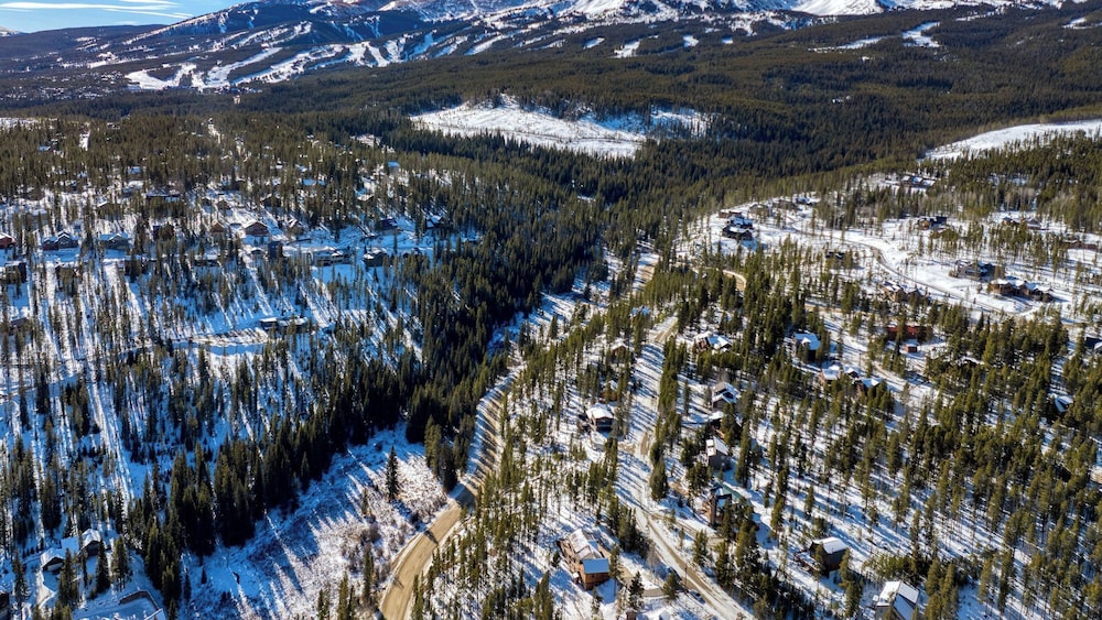 Skate Bowl, Hot Tub & Game Room Breckenridge Adventure Chalet by Avantstay