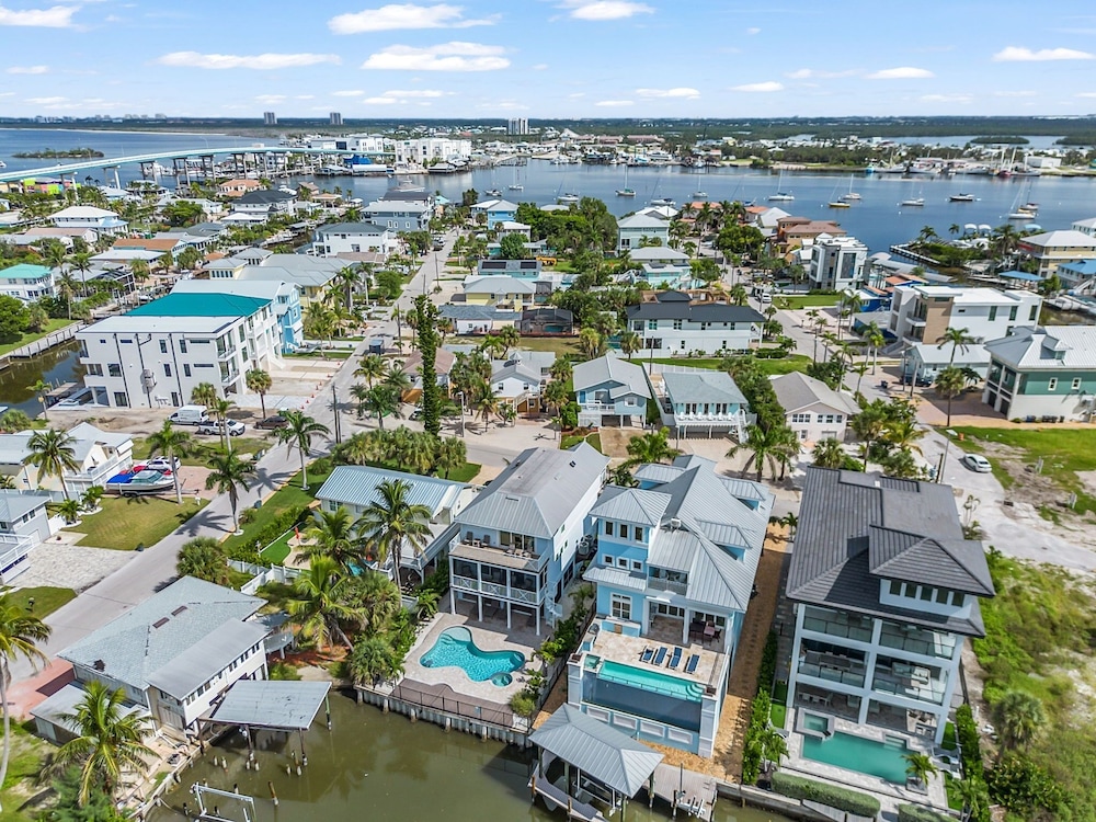 571 Seabatical: Canal Front With Pool! 5 Bedroom Home