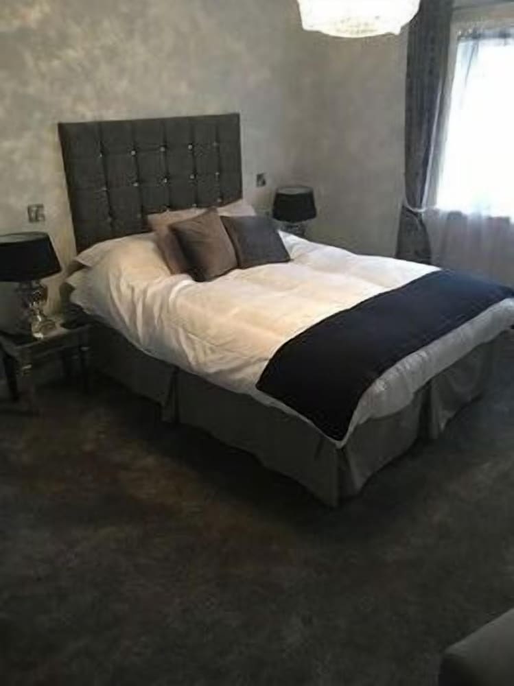 The Bluebell Inn and Lodge