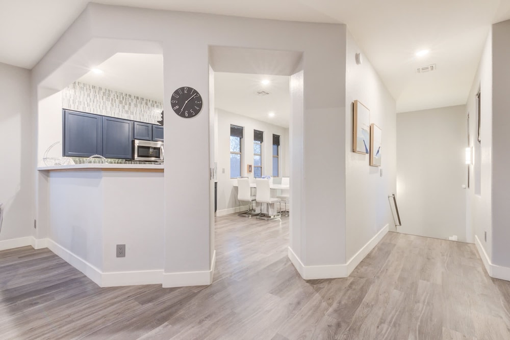 Lux Scottsdale Condo Overlooks 9th Hole Near Golf