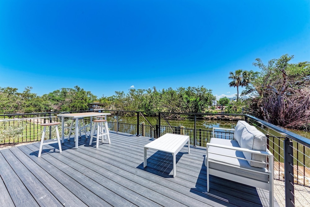 Sweet & Salty Beach House 3 Bedroom Home