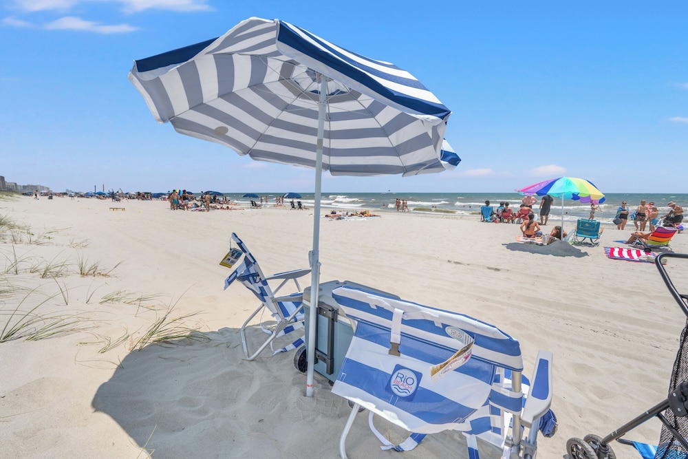 Treehouse Lounge - RR Beach Club