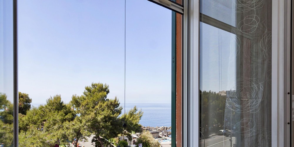 Quinto Seaview Apartment by Wonderful Italy view 2