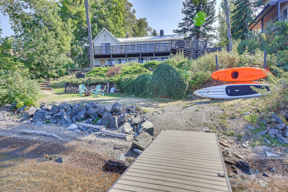 Charming Sagle Retreat w/ Hot Tub  Cozy Fireplace - Property Image 3