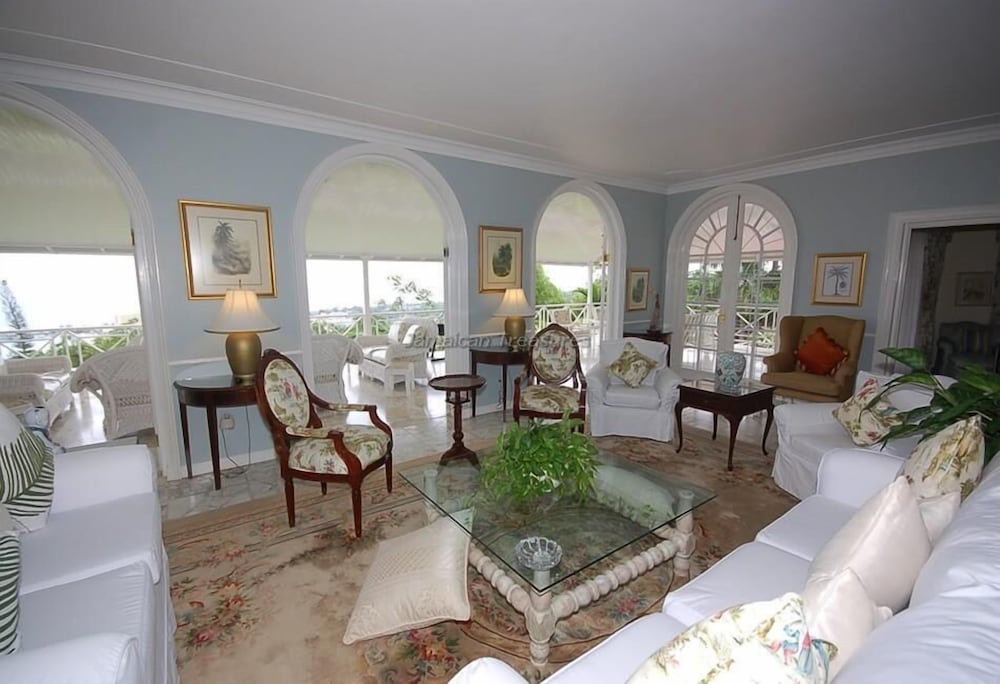 Stoneaway, 6BR by Jamaican Treasures