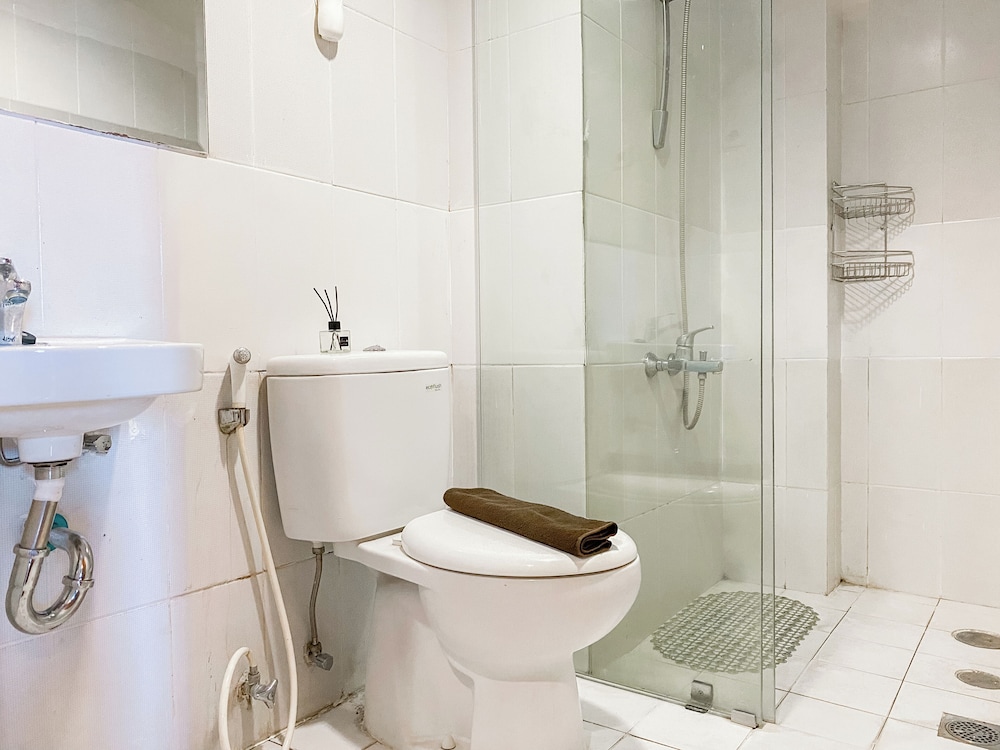 Relaxing And Homey 2Br Cinere Bellevue Suites Apartment