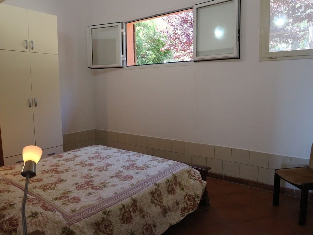 Snug Holiday Home in Castagneto Carducci near Thermal Bath view 4