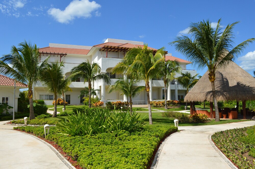 Hotel Okol Paraiso by Riviera Rentals - Image 1