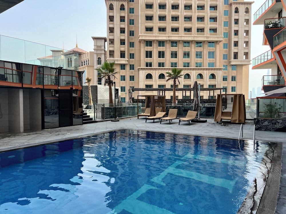 Grapeful Stay – Luxury Hostel Binghatti Avenue Tower Al Jaddaf
