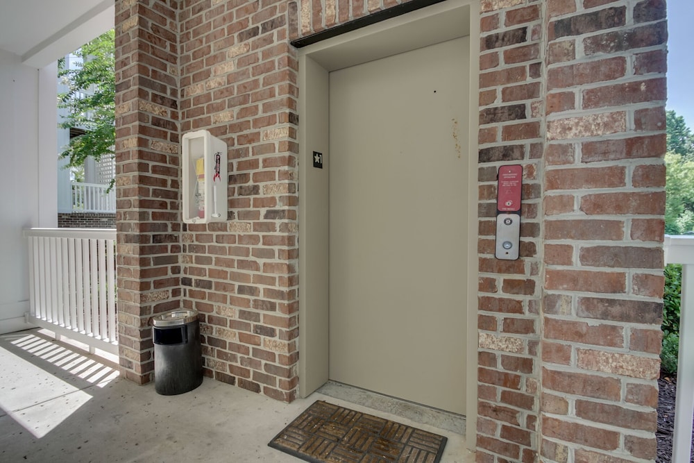 4809 Luster Leaf Circle Magnolia Pointe 202 2br 2ba 2 Bedroom Condo by RedAwning